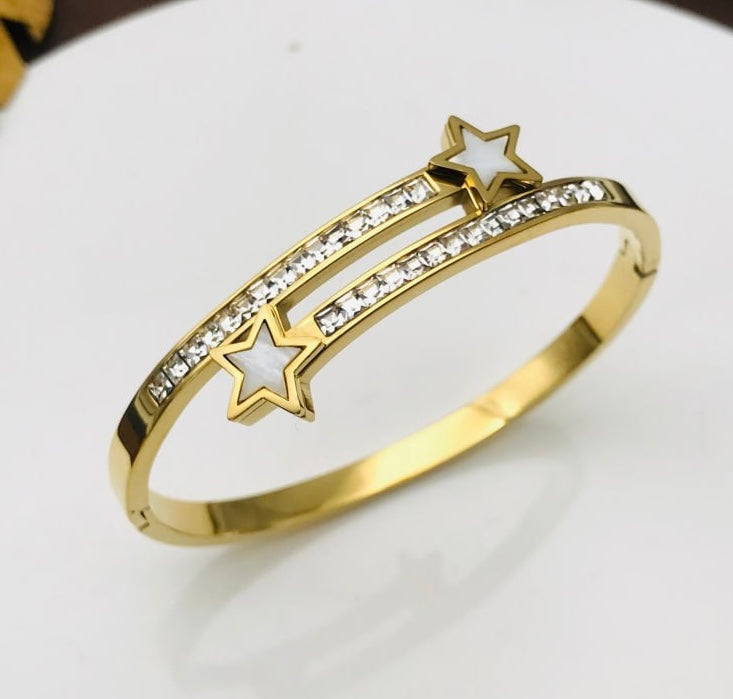 Star bracelet for thin wrist