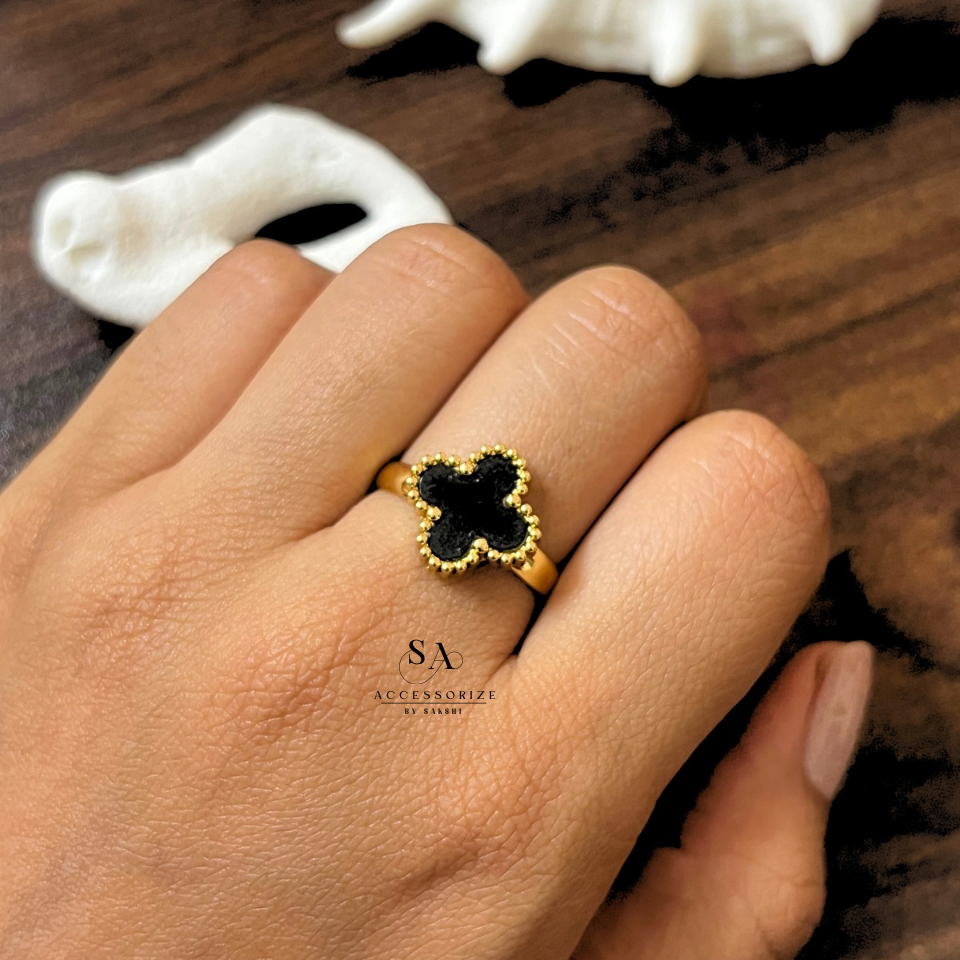 Clover ring