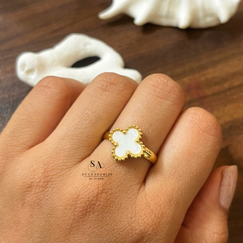 Clover ring
