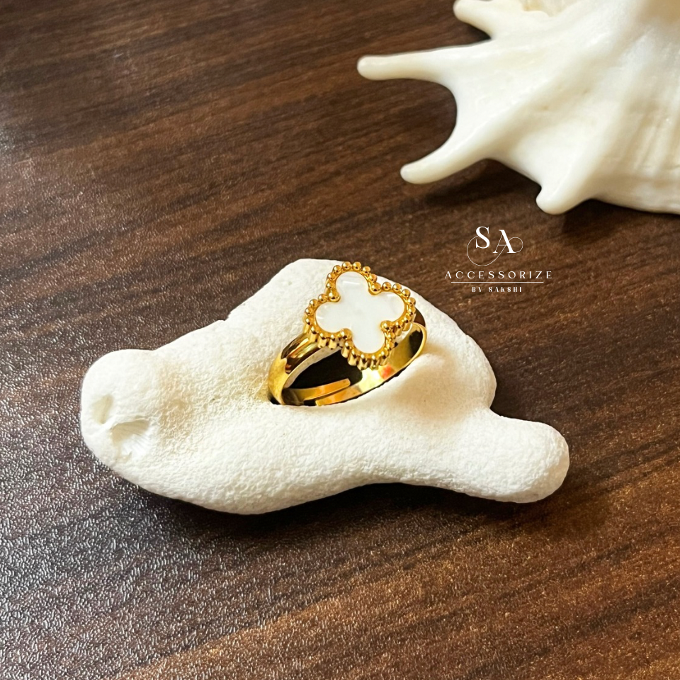 Clover ring