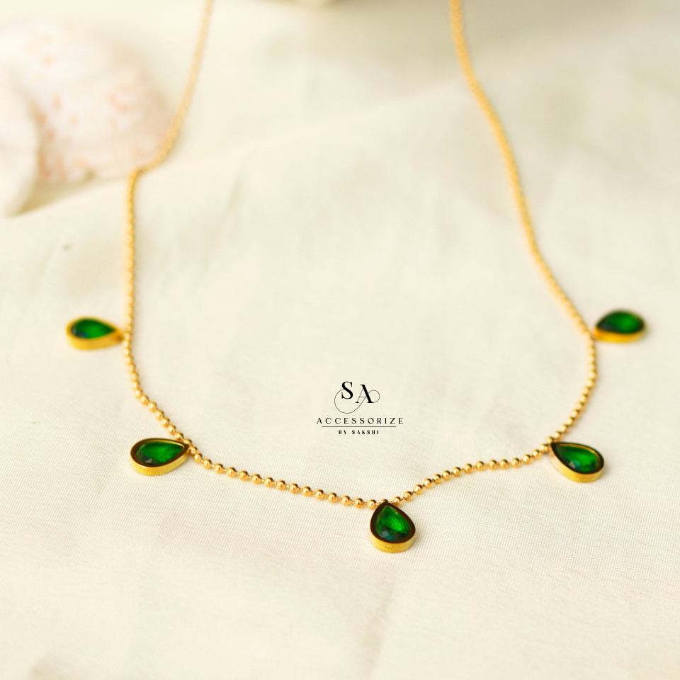 Emerald teardrop chain