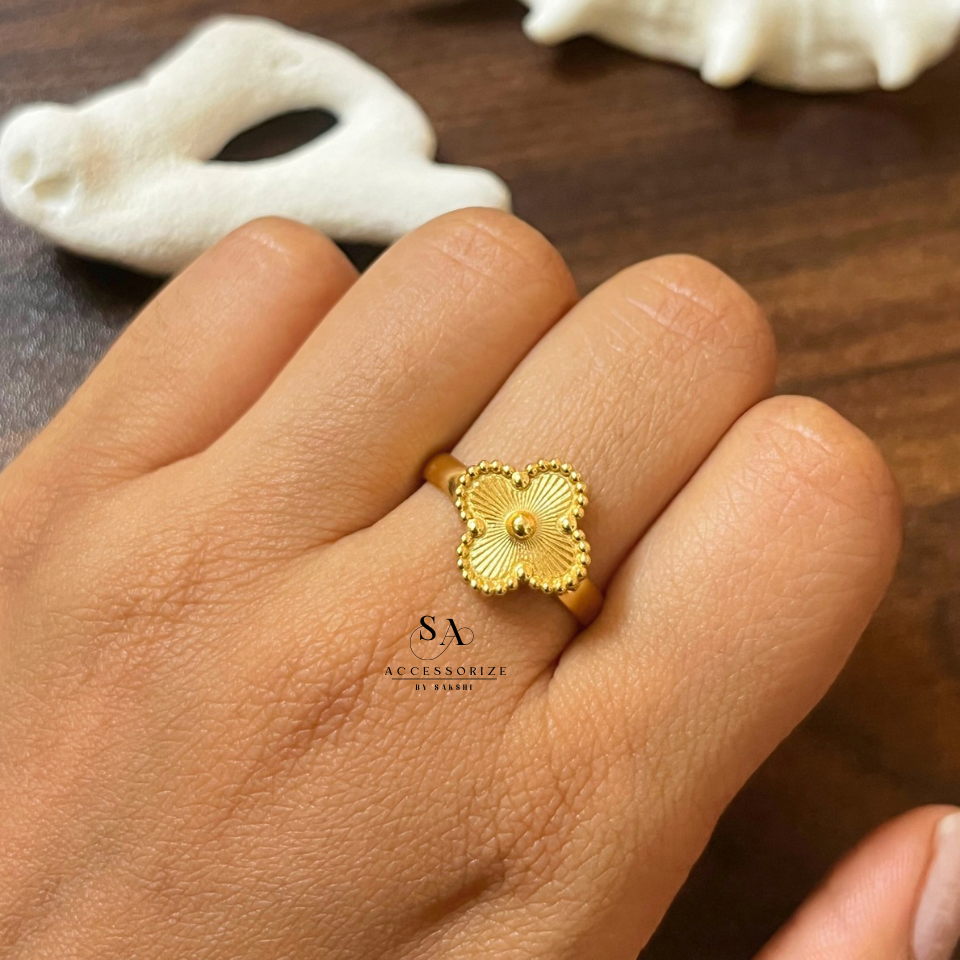 Clover ring