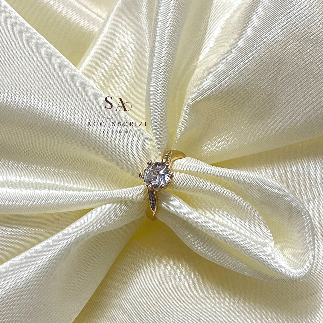 Diamond gold ring