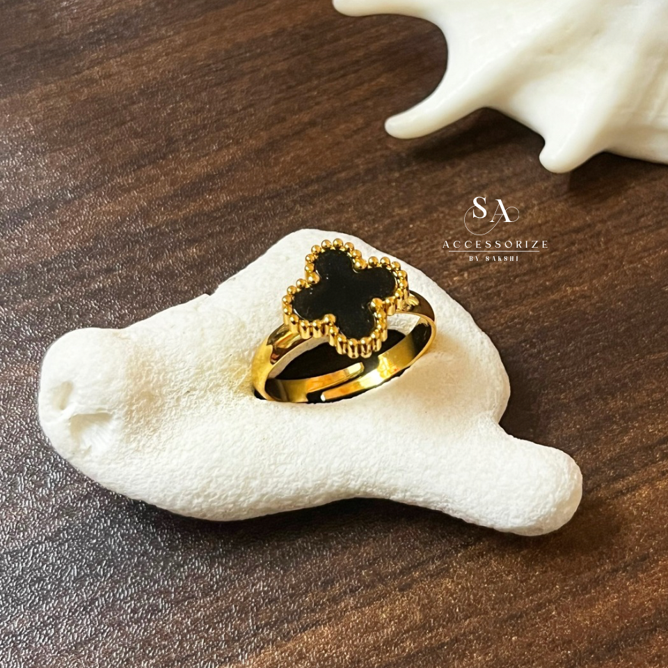 Clover ring