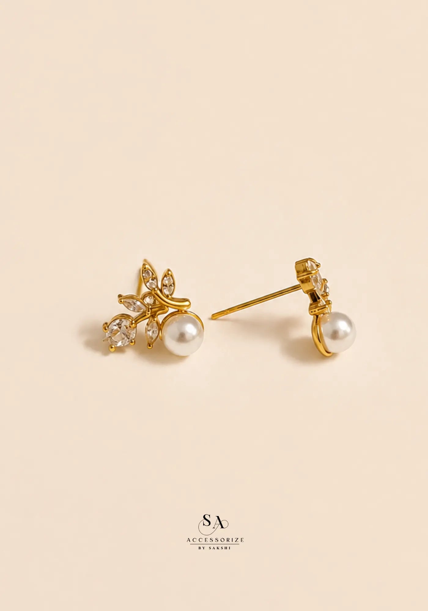 Pearl leaf studs