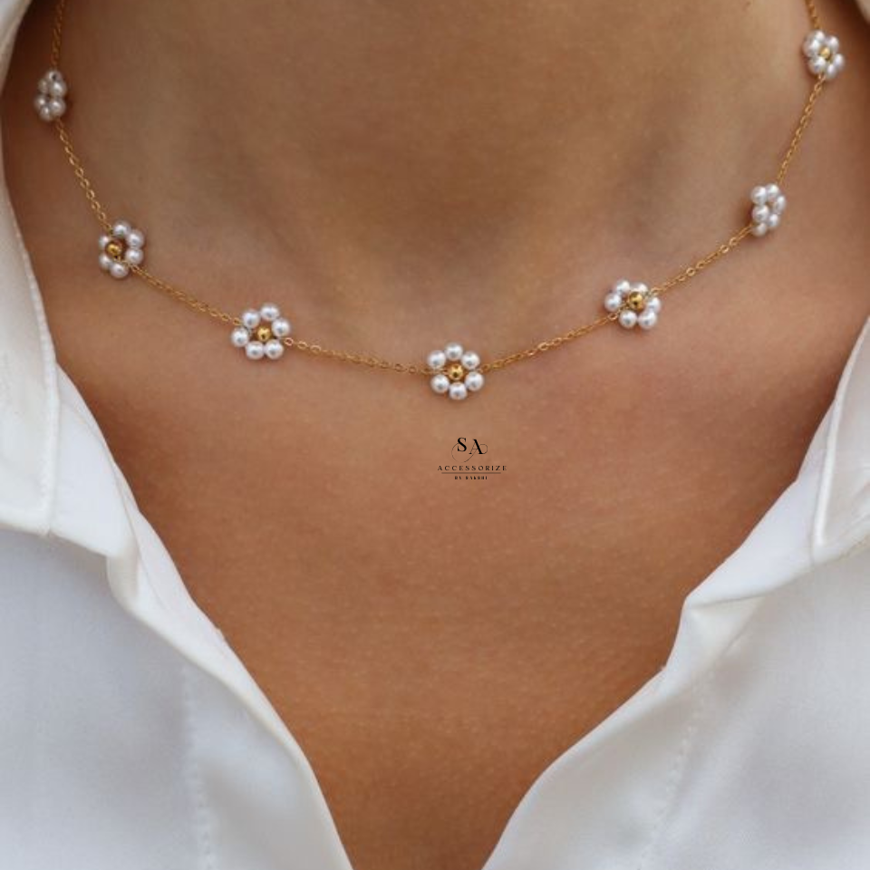 Daisy pearl necklace