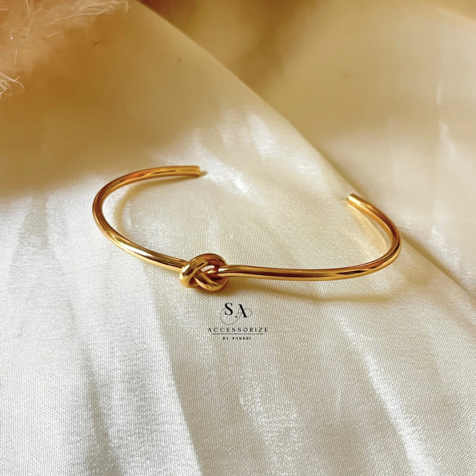 Knot cuff