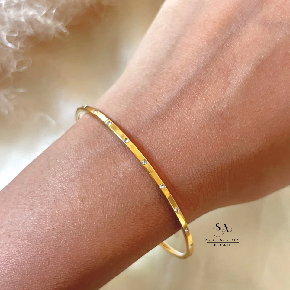 Dot bangle