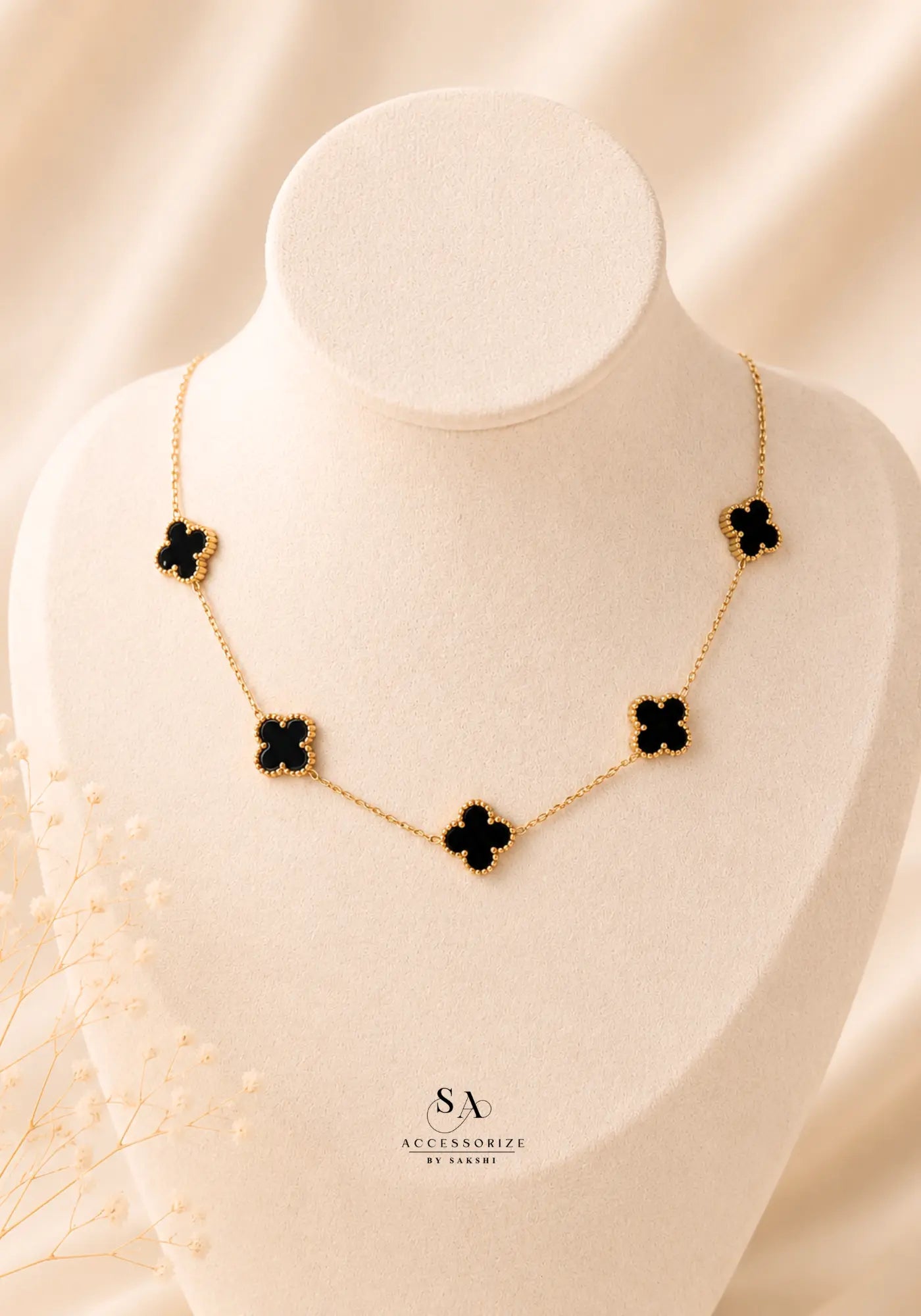 Midnight clover necklace