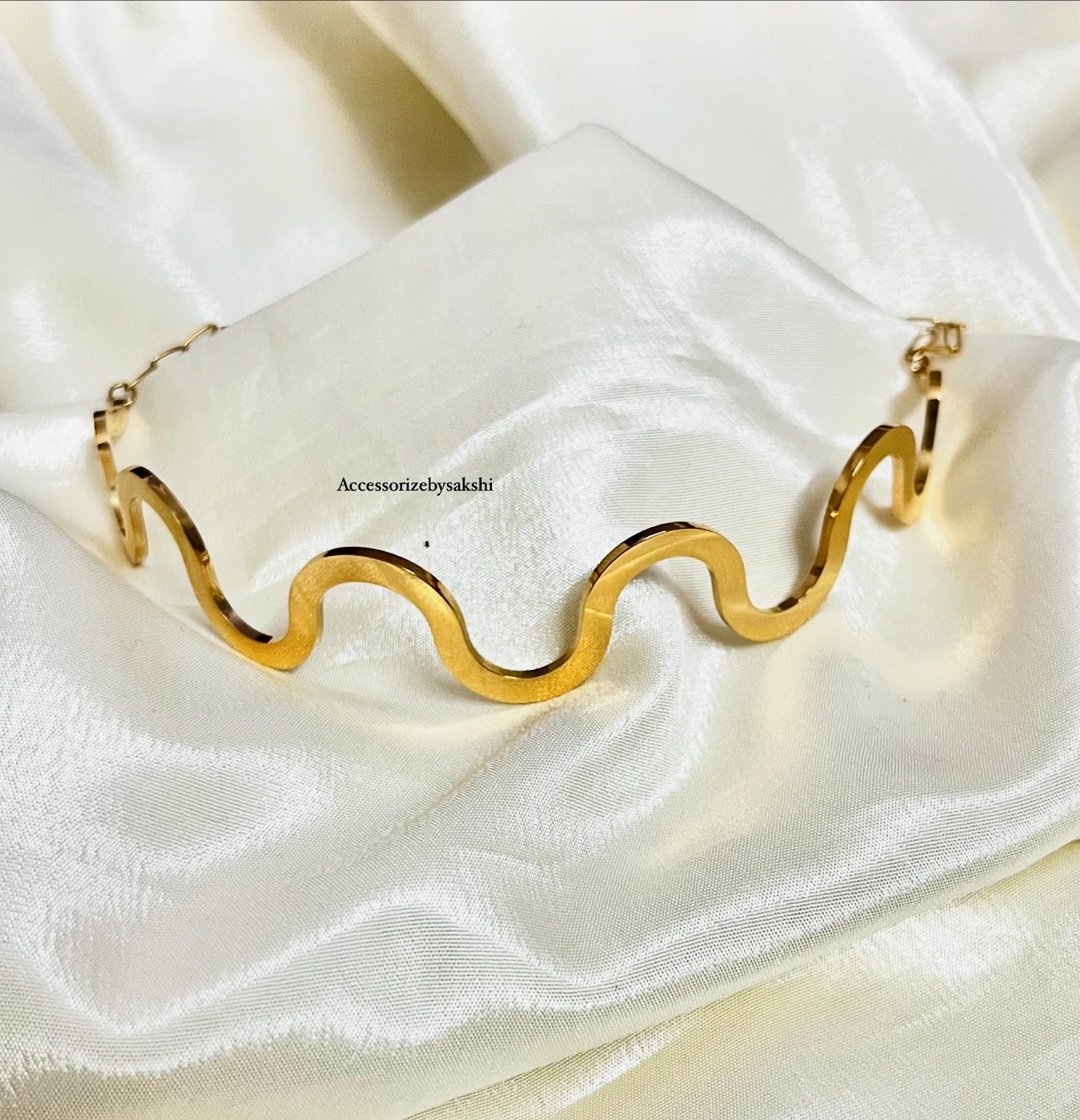 Zig zag choker