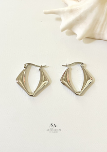 Mia hoops