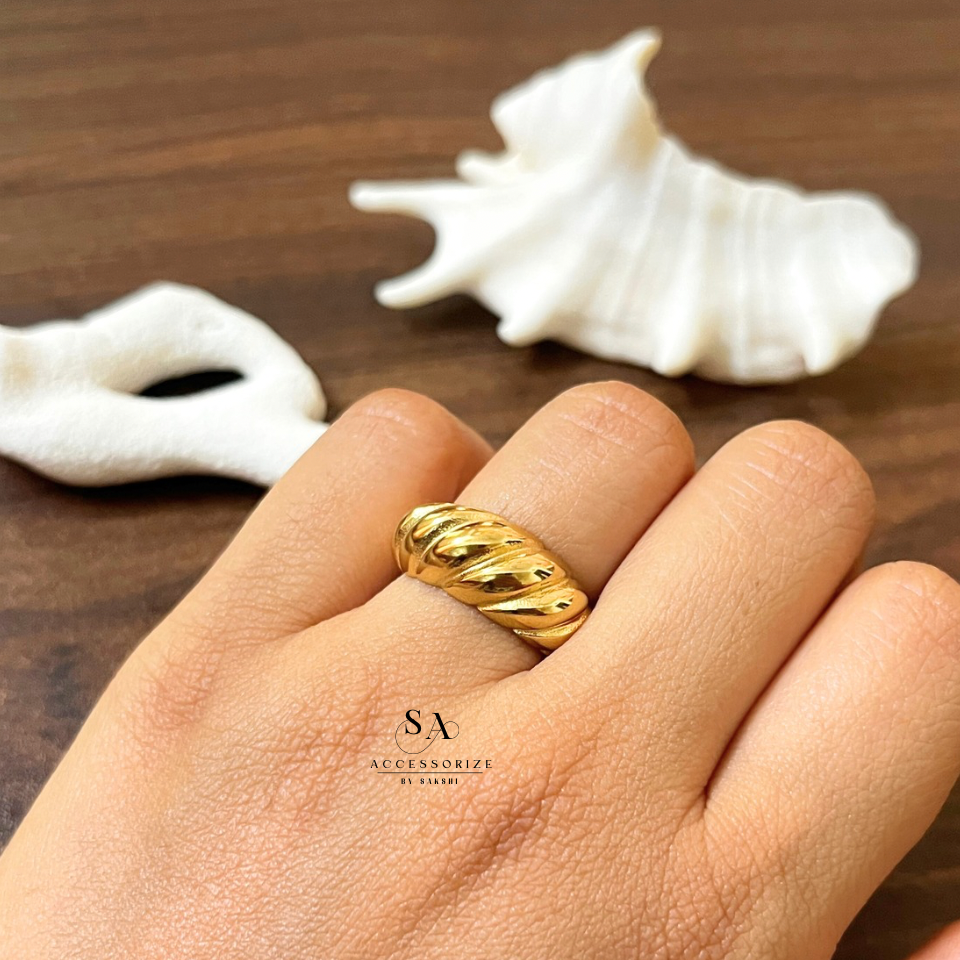 Croissant ring