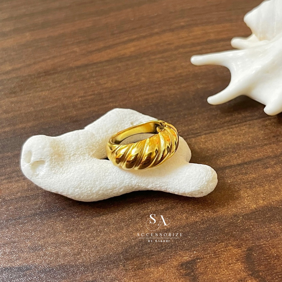 Croissant ring