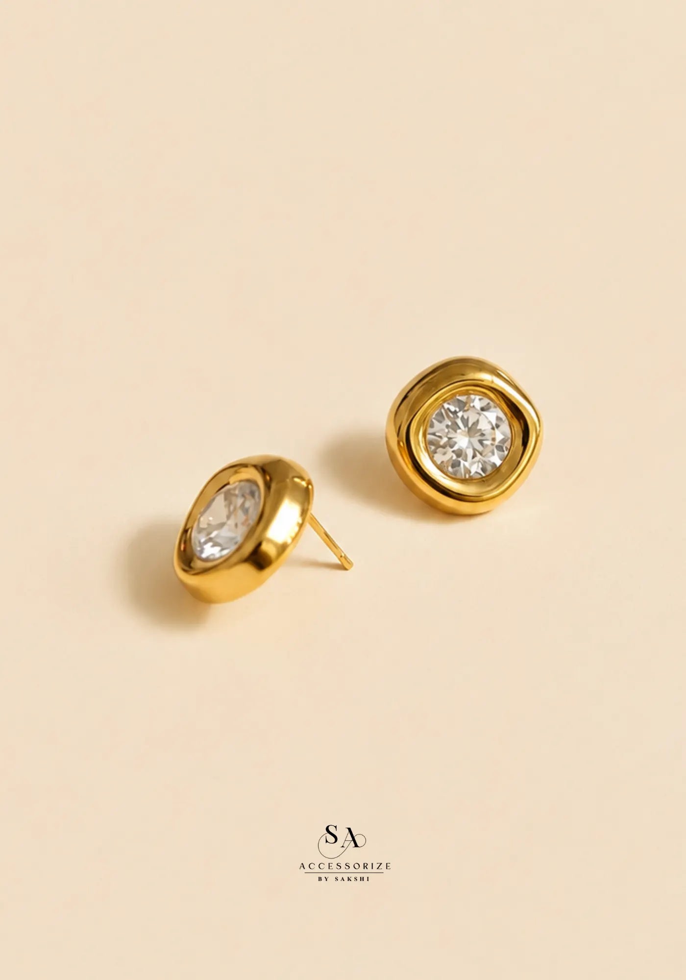 Solitaire gold studs