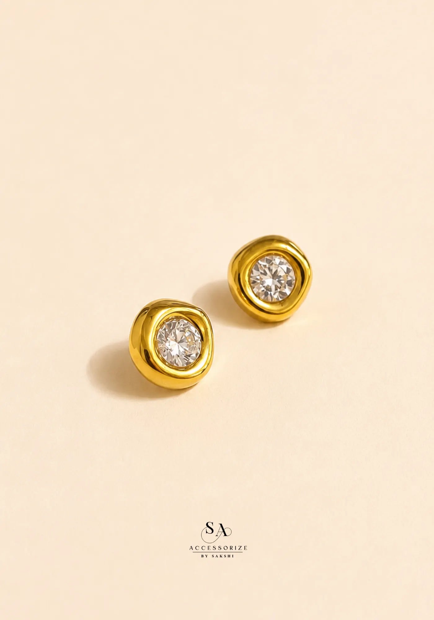 Solitaire gold studs