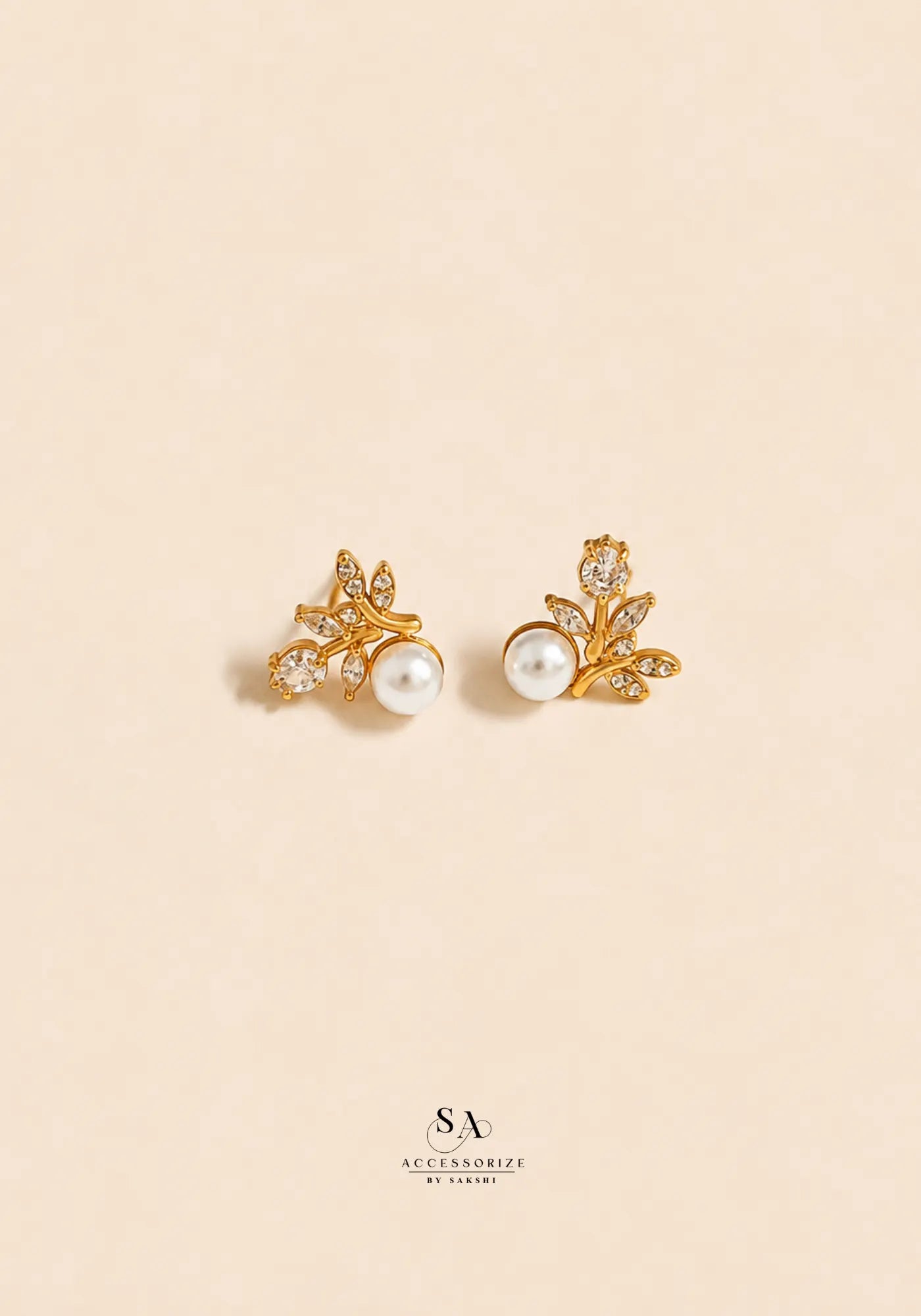 Pearl leaf studs