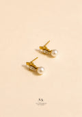 Mini pearl studs