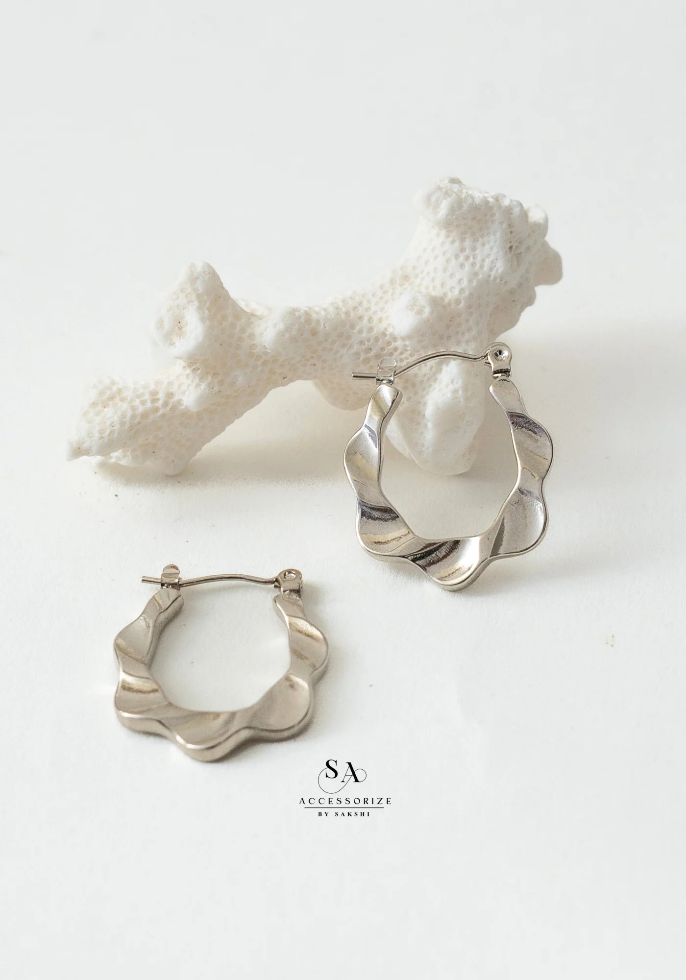 Wavy hoops